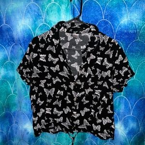 Collared, buttoned, and semi cropped shirt